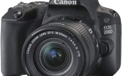 Test du Canon EOS 200d avec objectif EF-s 18-55mm : polyvalence et performance en noir