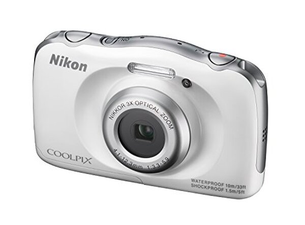 Découvrez l'appareil photo compact performant Nikon Coolpix S33 parfait pour des prises de vue inoubliables en toutes conditions