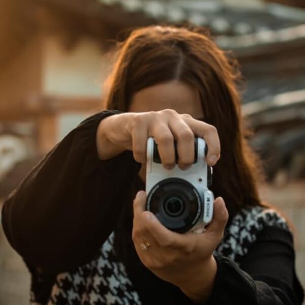 Découvrez les performances exceptionnelles et le zoom impressionnant du Kodak Astro Zoom AZ255 blanc dans notre revue détaillée.