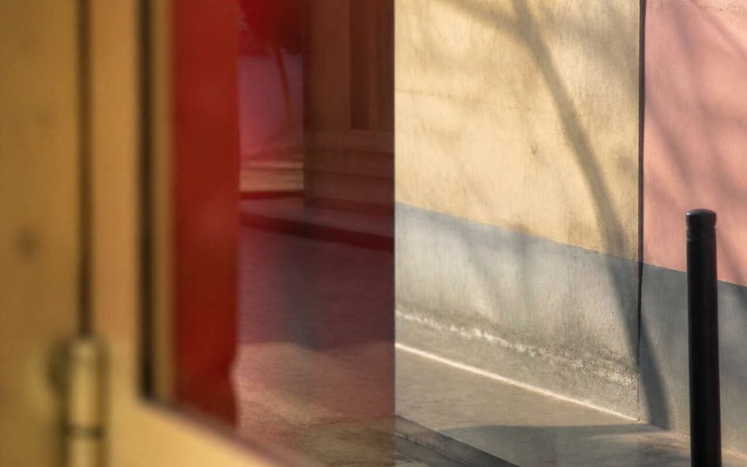 Saul Leiter : maître de la douceur et de la couleur en photographie