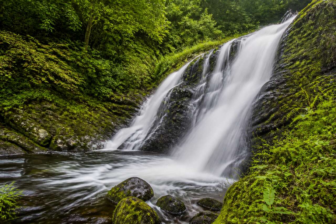 Composer une cascade sans tomber dans le cadrage frontal Composer une cascade sans tomber dans le cadrage frontal