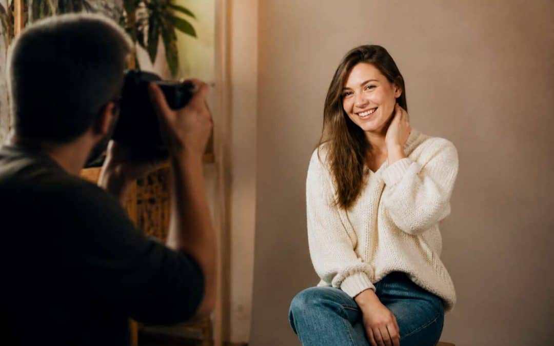 8 façons d'obtenir des sourires naturels sur vos photos de portraits