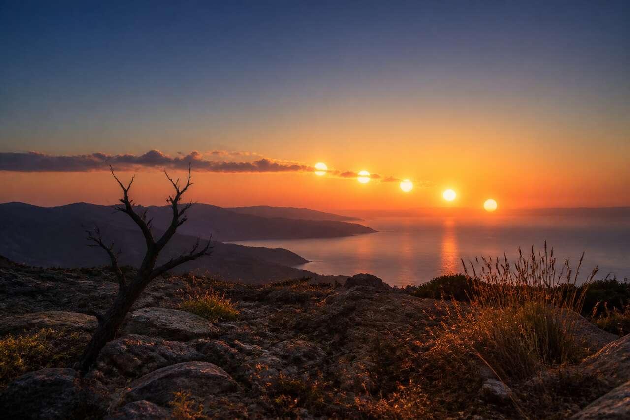 Lire la sc&egrave;ne avant de d&eacute;clencher: direction du soleil, avant-plan et histoire