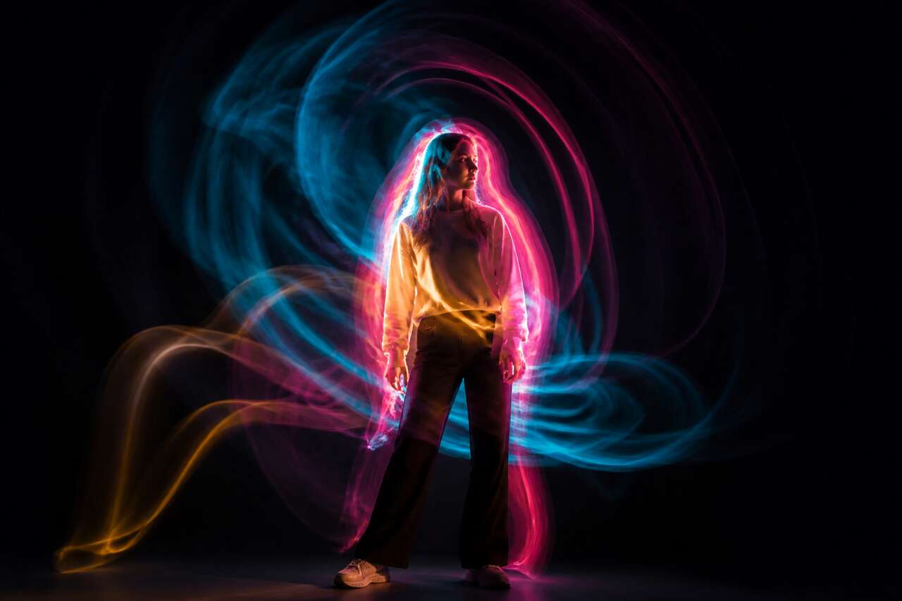 Portrait en light painting : éclairer sans figer un effet fantôme Portrait en light painting : éclairer sans figer un effet fantôme